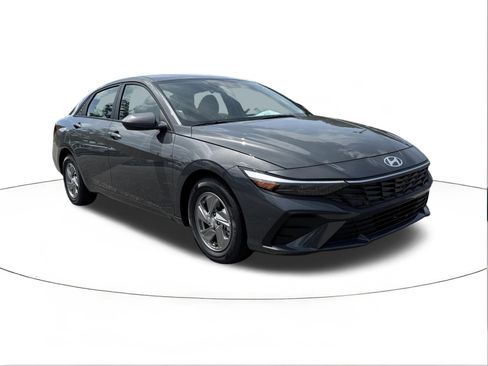 New 2026 Hyundai Elantra SE FWD image 1