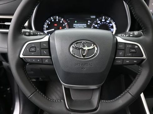 Certified 2024 Toyota Highlander XLE AWD/4WD image 25