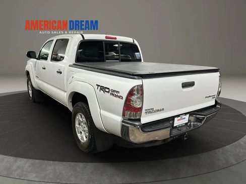 Used 2015 Toyota Tacoma PreRunner w/ TRD Off-Road Package RWD image 3