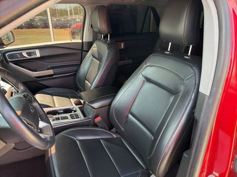 Used 2023 Ford Explorer XLT w/ Equipment Group 202A image 9