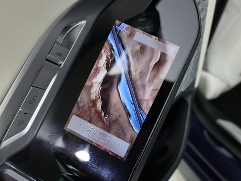 Used 2023 BMW 760i xDrive image 32