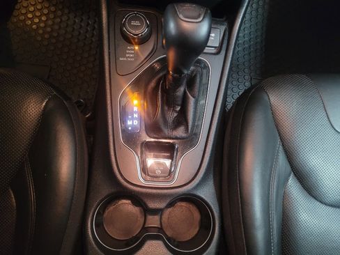 Used 2019 Jeep Cherokee Limited image 26