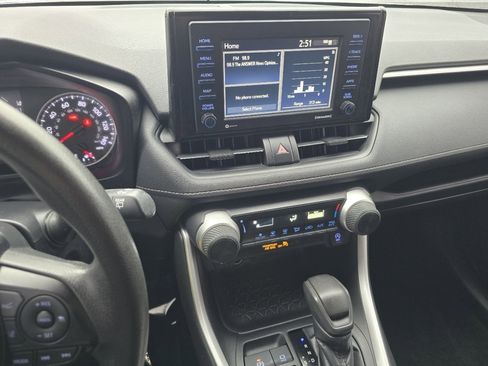 Used 2020 Toyota RAV4 LE image 28