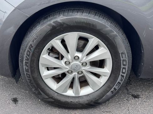 Used 2016 Kia Sedona LX w/ LX Convenience Package FWD image 42