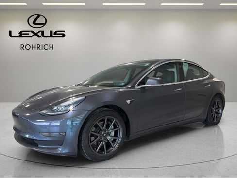 Used 2019 Tesla Model 3 Standard Range Plus image 1