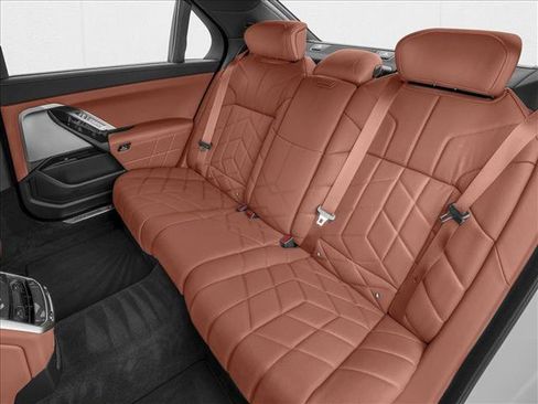 New 2025 BMW i7 M70 w/ Executive Package image 9