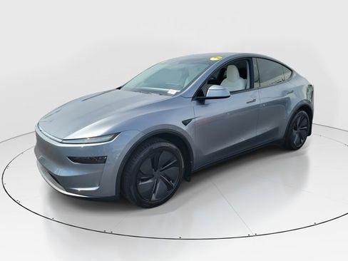 Used 2026 Tesla Model Y AWD image 32