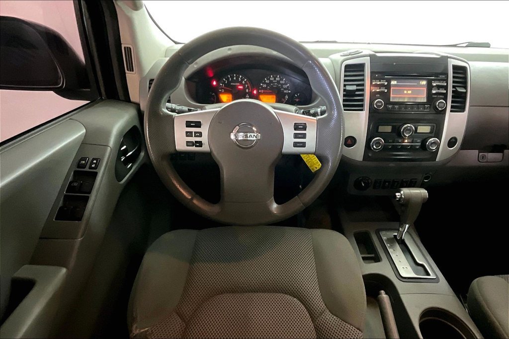 Used 2014 Nissan Frontier SV w/ SV Value Truck Package AWD/4WD image 6