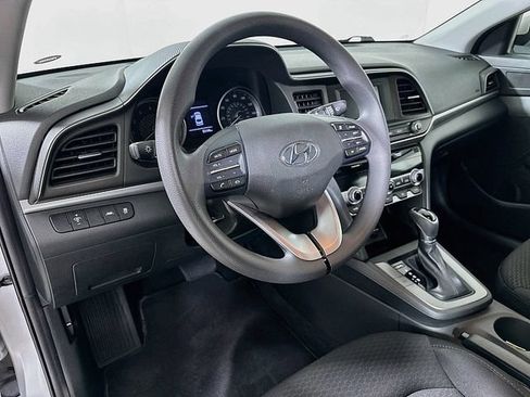 Used 2020 Hyundai Elantra SE w/ Cargo Package (C1) FWD image 9