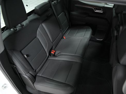 Used 2025 GMC Sierra 1500 SLT image 13