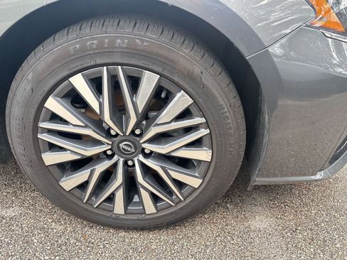 Used 2025 Nissan Altima 2.5 SV image 7