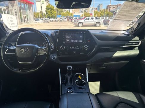 Used 2022 Toyota Highlander XSE AWD/4WD image 12