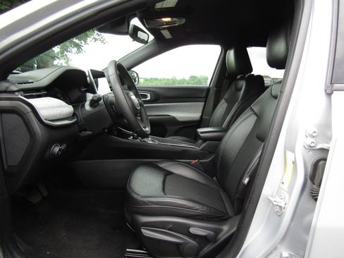 Used 2024 Jeep Compass Latitude AWD/4WD image 11