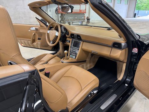 Used 2006 Porsche 911 Carrera RWD image 97
