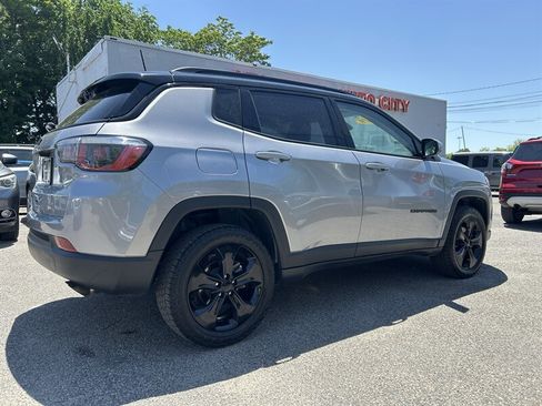 Used 2019 Jeep Compass Latitude AWD/4WD image 4