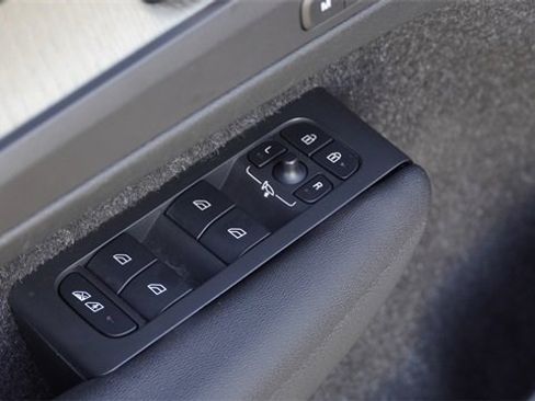 Used 2021 Volvo XC40 T5 Inscription w/ Advanced Package image 22