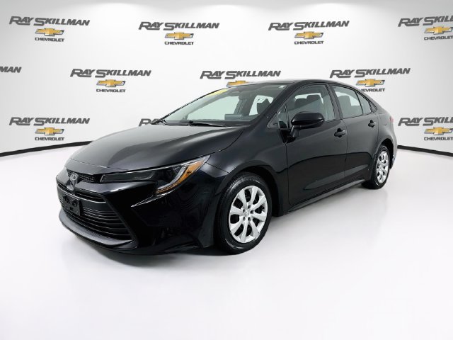 Used 2024 Toyota Corolla LE FWD image 3