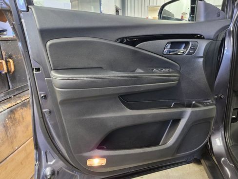 Used 2019 Honda Pilot Touring image 10
