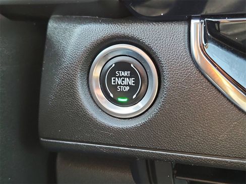 Used 2023 Chevrolet Colorado Trail Boss w/ Technology Package image 11