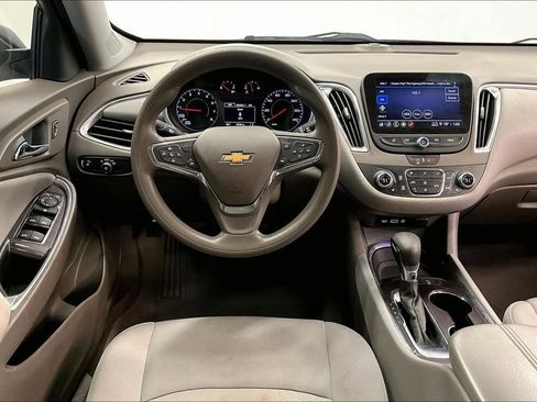 Used 2021 Chevrolet Malibu LT FWD image 4