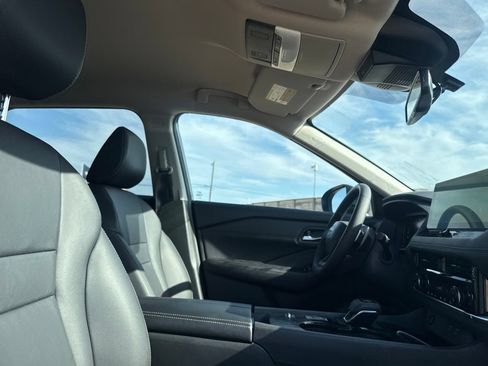Certified 2026 Nissan Rogue SL FWD image 25