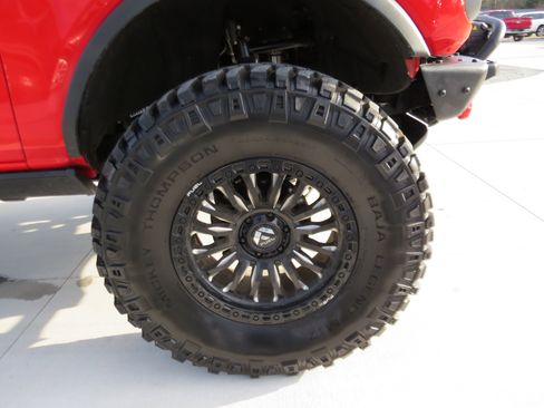 Used 2023 Ford Bronco Badlands image 9