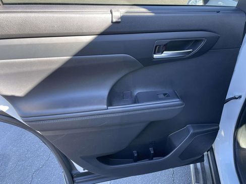 Used 2022 Toyota Highlander XLE image 22