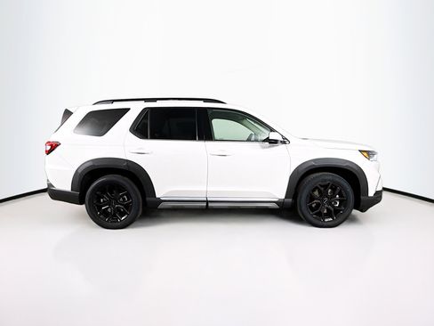 New 2025 Honda Pilot Touring image 2