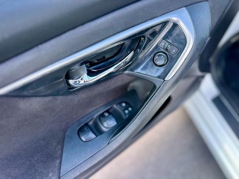 Used 2013 Nissan Altima 2.5 SV FWD image 31