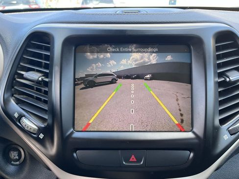 Used 2016 Jeep Cherokee Limited AWD/4WD image 32