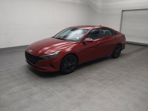 Used 2023 Hyundai Elantra SEL FWD image 2