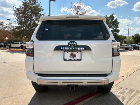 Used 2023 Toyota 4Runner TRD Off-Road AWD/4WD image 7