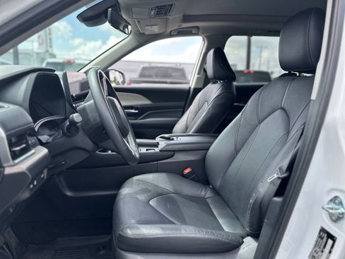 Used 2024 Toyota Grand Highlander Limited FWD image 5