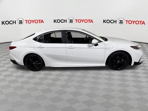 Used 2025 Toyota Camry SE FWD image 9