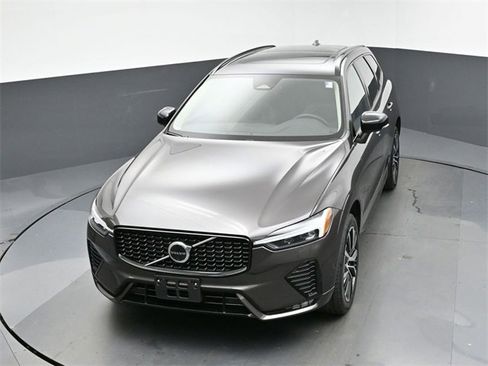 Used 2025 Volvo XC60 B5 Plus image 43