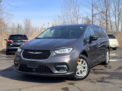 Used 2023 Chrysler Pacifica Touring-L