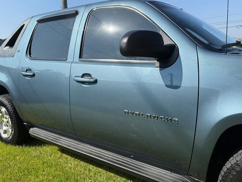 Used 2010 Chevrolet Avalanche LT image 33