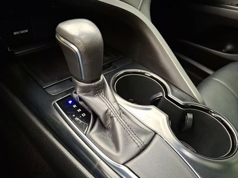Used 2019 Toyota Camry SE image 12