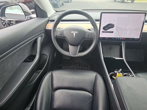 Used 2019 Tesla Model 3 RWD image 9