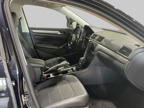 Used 2018 Volkswagen Passat 2.0T R-Line FWD image 19