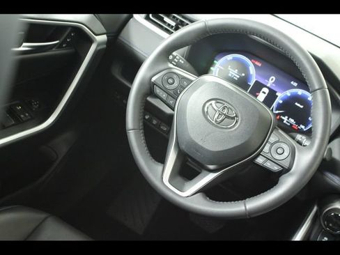 Used 2023 Toyota RAV4 XSE AWD/4WD image 16