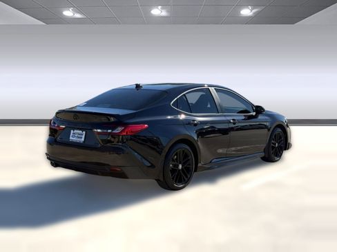 Used 2026 Toyota Camry SE image 9