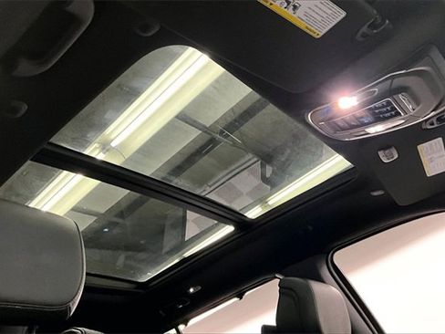 Used 2024 Jeep Wagoneer L Series III w/ Premium Group I image 16