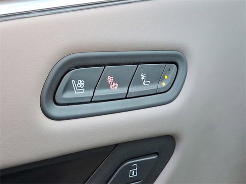 Certified 2022 Cadillac Escalade Premium Luxury Platinum image 31