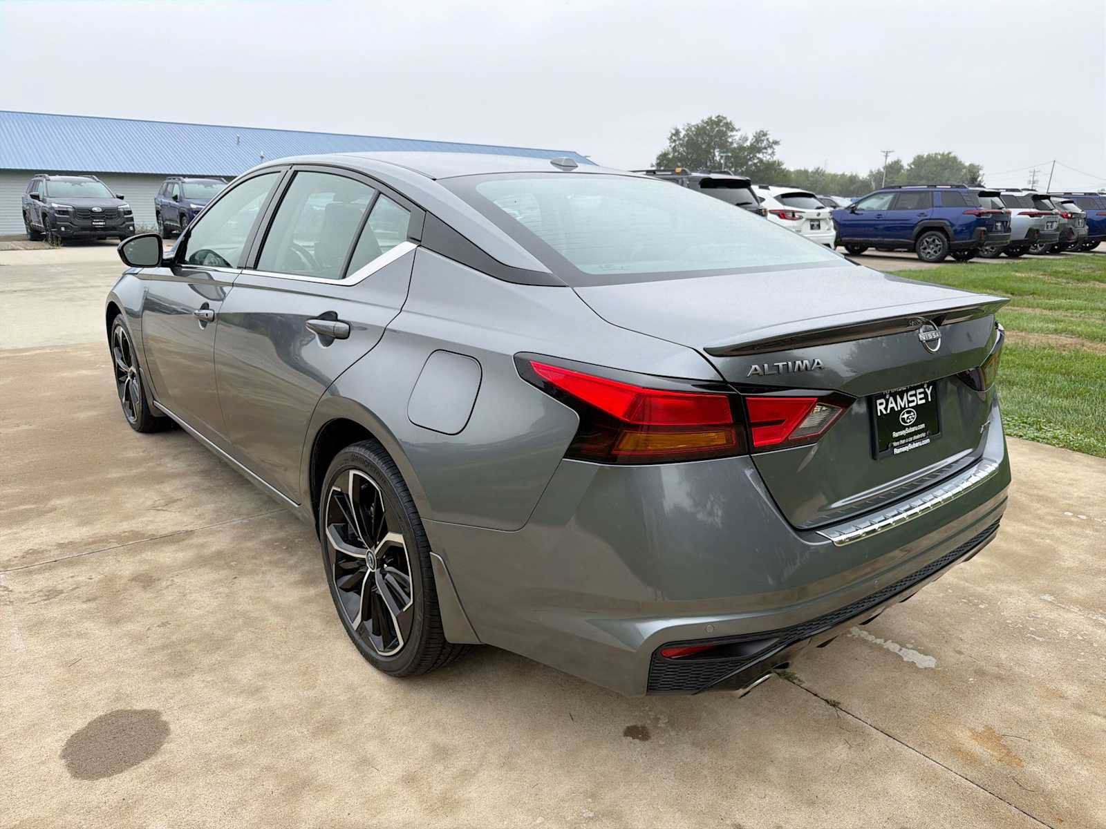 Used 2023 Nissan Altima 2.5 SR w/ SR Premium Package AWD/4WD image 4