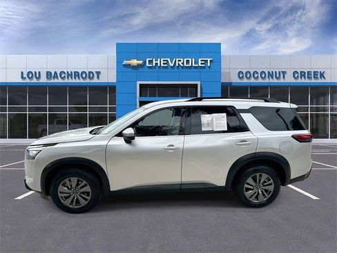 Used 2025 Nissan Pathfinder SV image 5