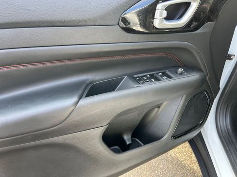 Used 2025 Jeep Compass Trailhawk image 20