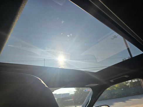 Used 2023 Ford Expedition Limited image 21