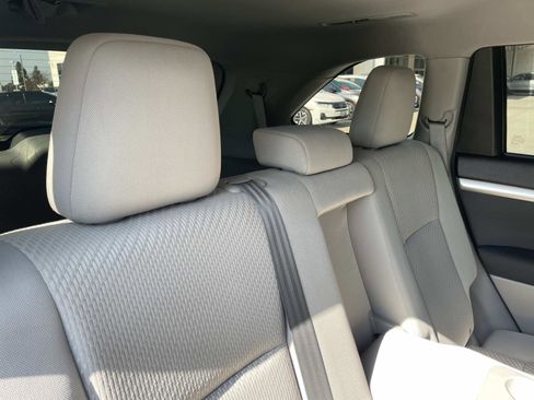 Used 2016 Toyota Highlander LE image 19