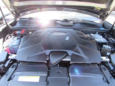 Used 2019 Audi Q8 Prestige AWD/4WD image 32